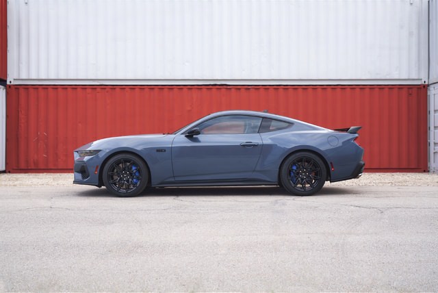 NEW_FORD_MUSTANG_10.jpg