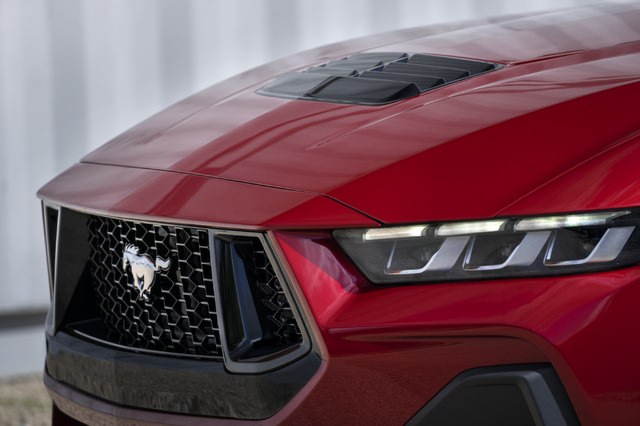 NEW_FORD_MUSTANG_13.jpg