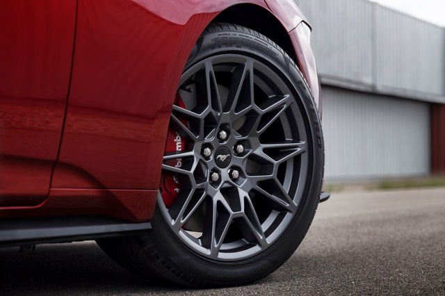 NEW_FORD_MUSTANG_15.jpg