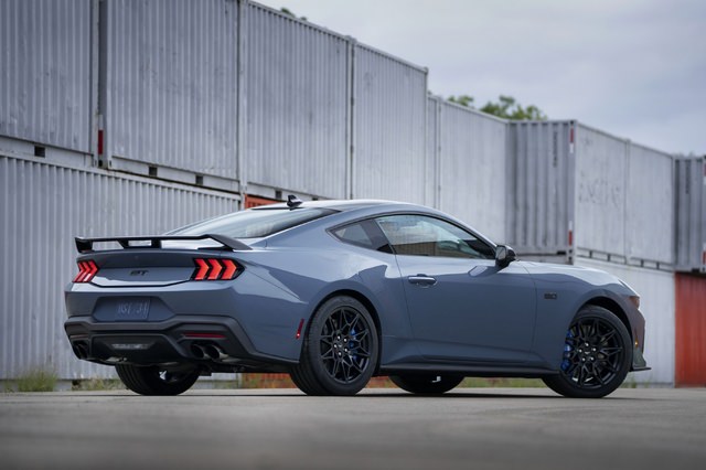 NEW_FORD_MUSTANG_2.jpg