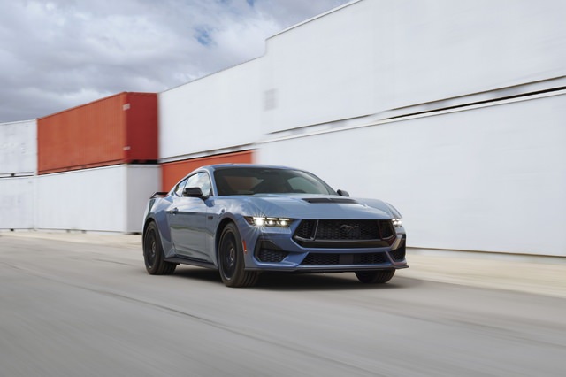 NEW_FORD_MUSTANG_4.jpg
