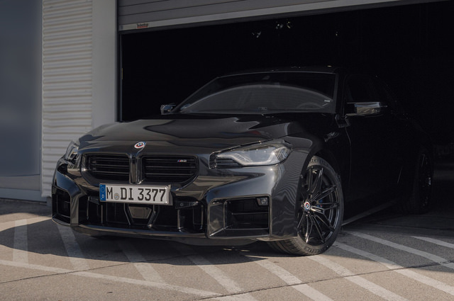 2023-BMW-M2-G87-Saphirschwarz-01.jpg