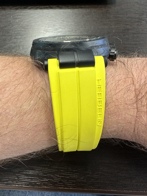 Herbelin Newport Carbon.jpg