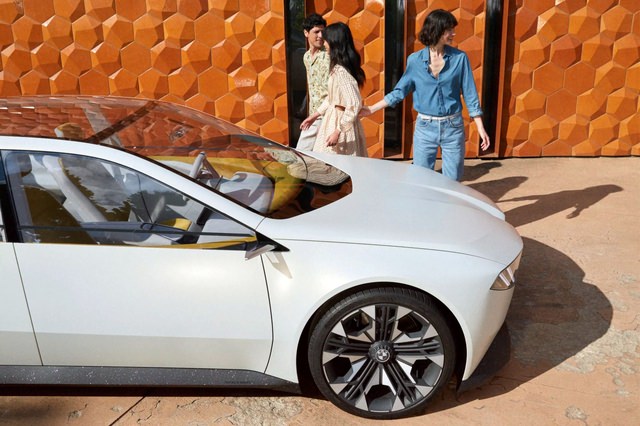 bmw_neue-klasse_keep_me_informed3to2.thumb.jpg.a47e46f54b56eda804451226eeea06c5.jpg