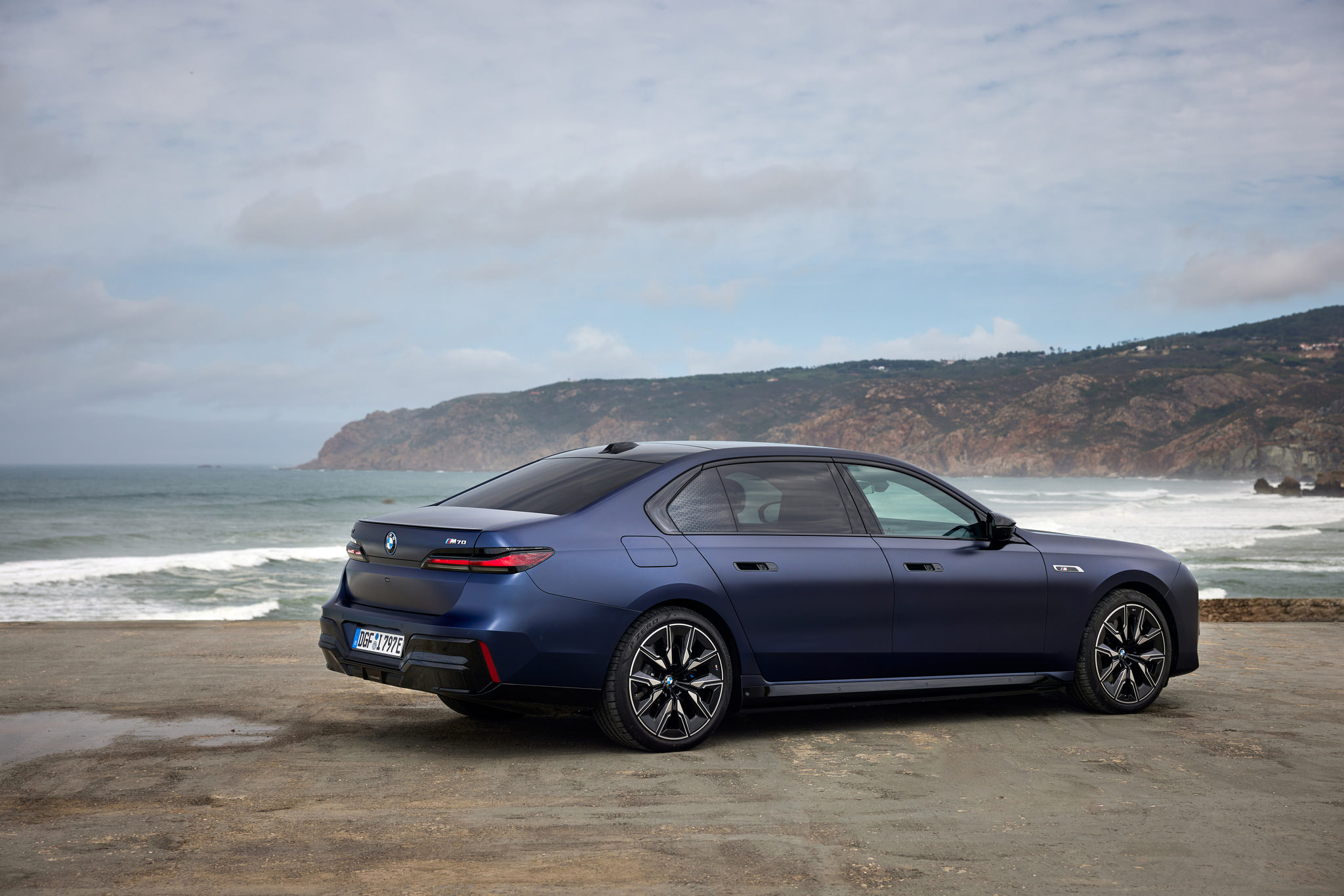 BMW i7 M70 xDrive G70 - Frozen Tanzanite Blue