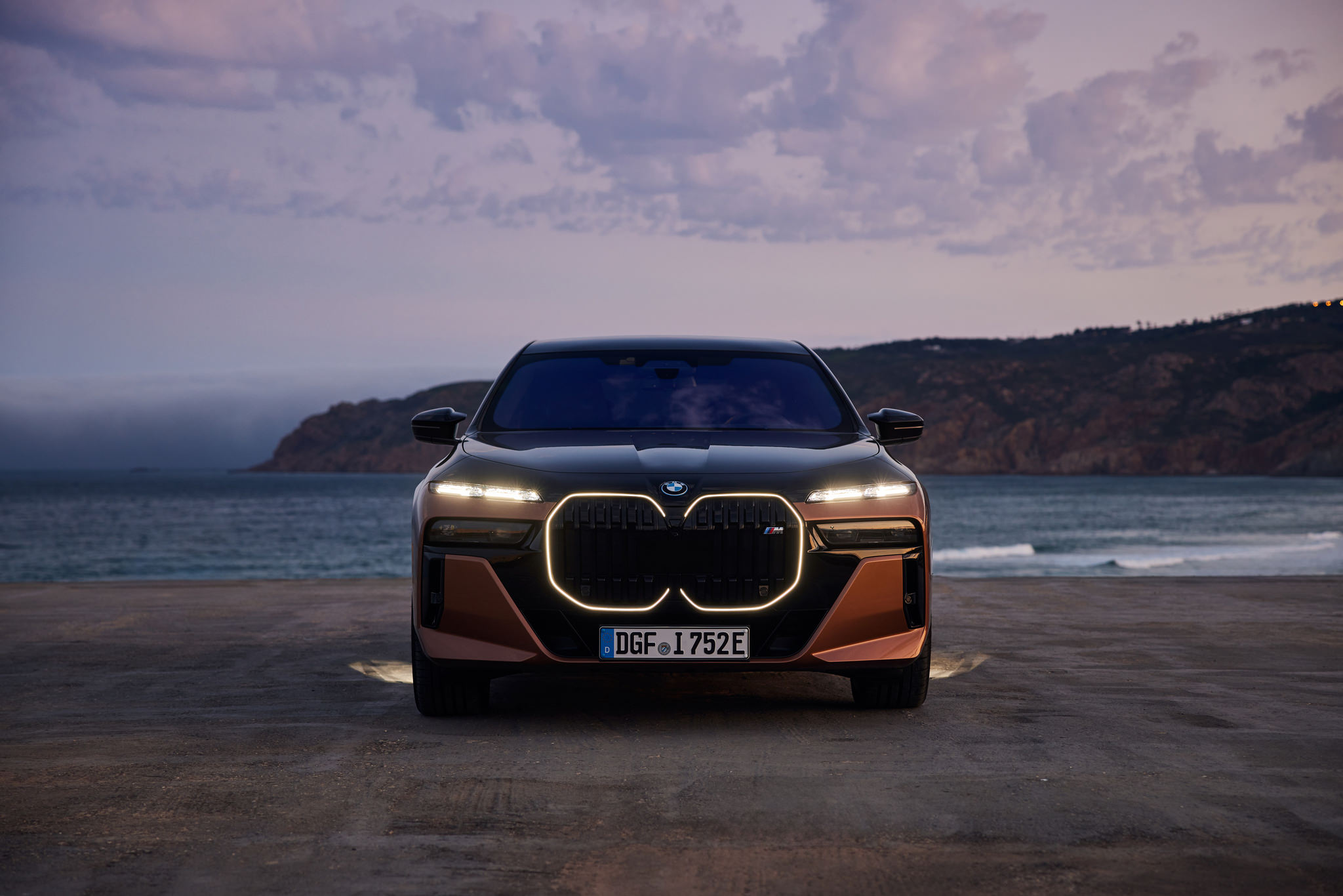 BMW i7 M70 xDrive G70 - Two Tone Liquid Copper Sapphire Black