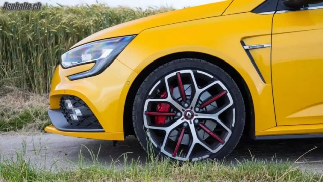 Renault-Megane-4-RS-Trophy-54-750x422.jpg.webp