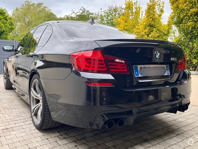 Bmwm5f10arrire.jpg.f26594c5c81093e8a74551e87468b2ec.jpg