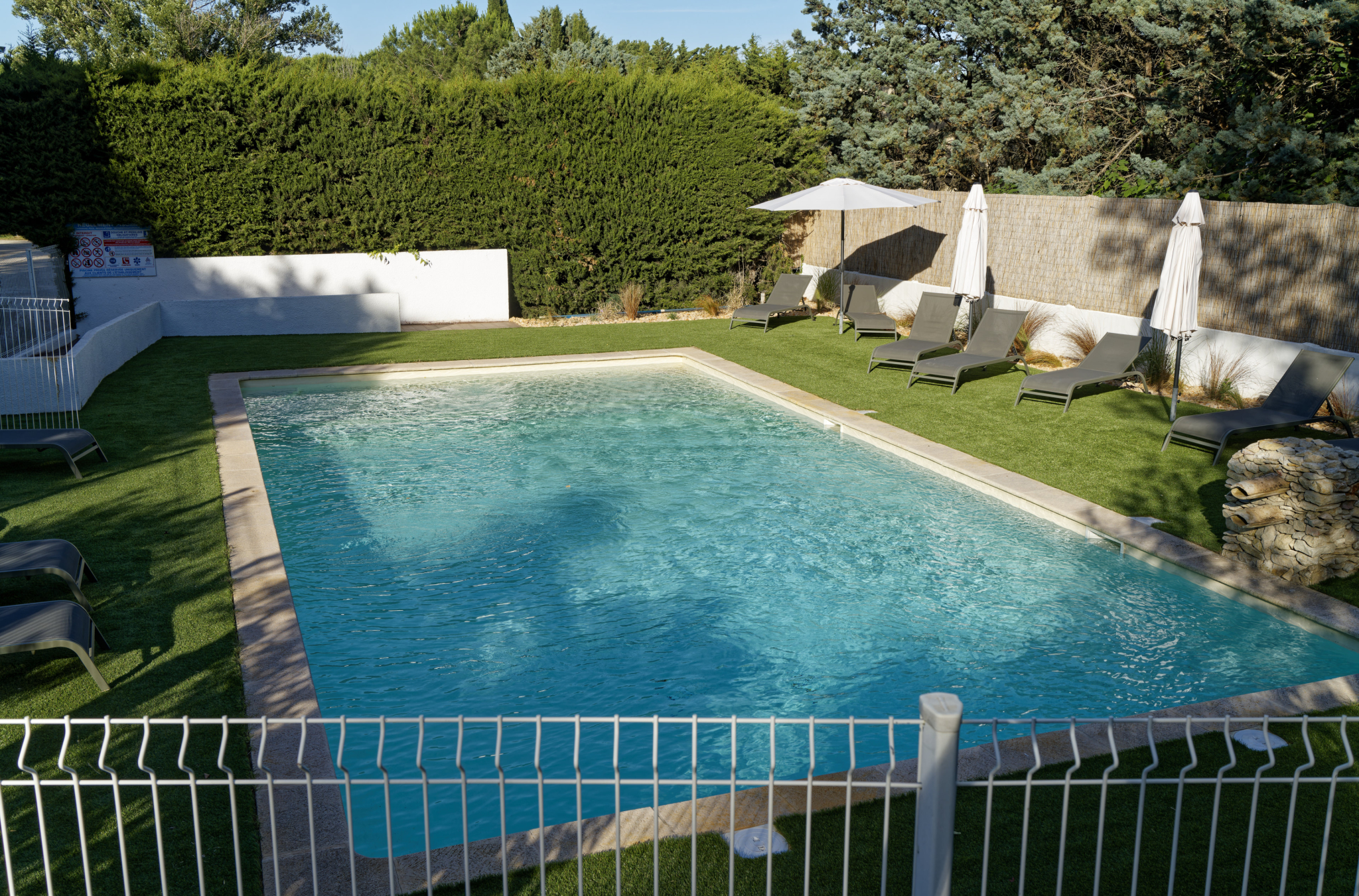 Soko Hotel, Remoulins