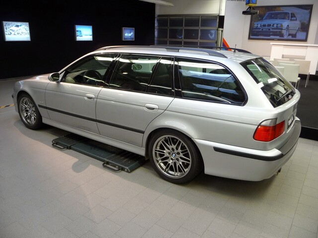 BMW-M5-Touring-E39-8.jpg