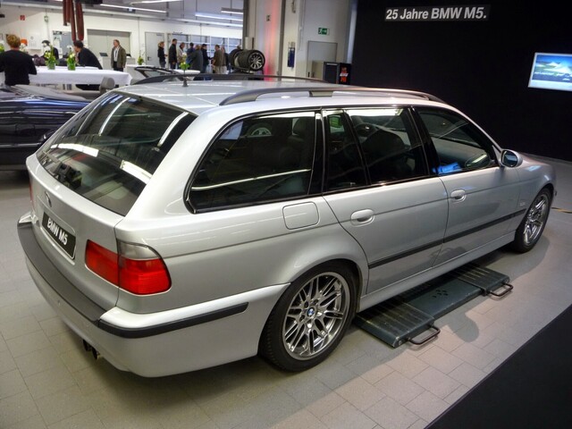 bmw-m5-e39-touring-07.JPG