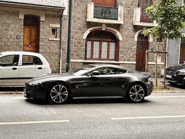 V12 VANTAGE 1.jpg