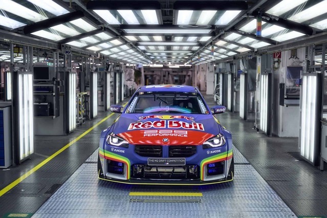 bmw-m2-red-bull-drift-brothers-07.jpg