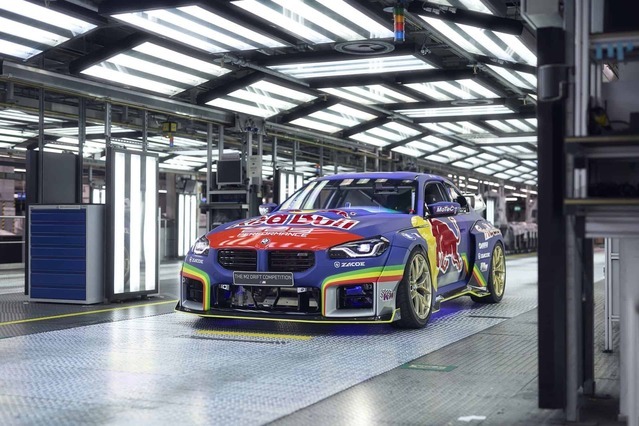 bmw-m2-red-bull-drift-brothers-10.jpg
