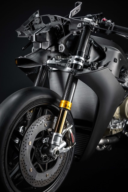 MY27_SUPERLEGGERA_V4_CENTENARIO_DETAILS-1_1.jpg